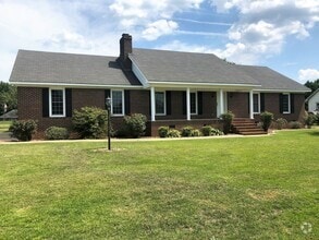 Building Photo - 102 Avalon Dr