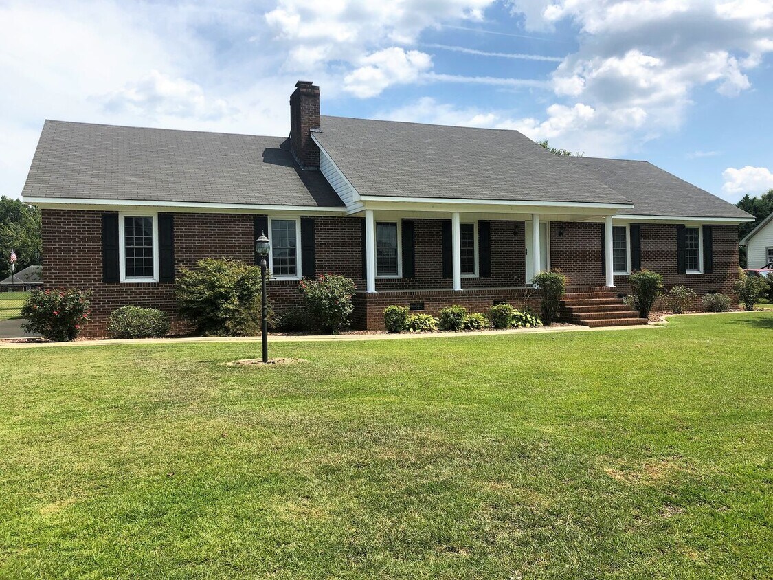 Foto principal - 102 Avalon Dr