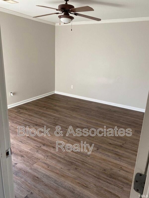 Foto del edificio - 2216 Myron Dr