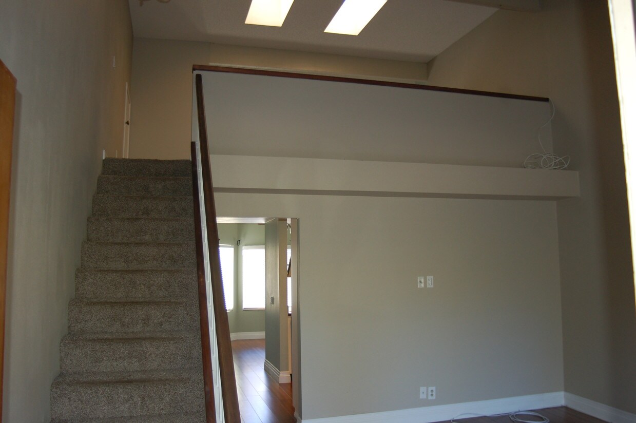 5722 E Stillwater Ave, Orange, CA 92869 Condo for Rent in Orange, CA