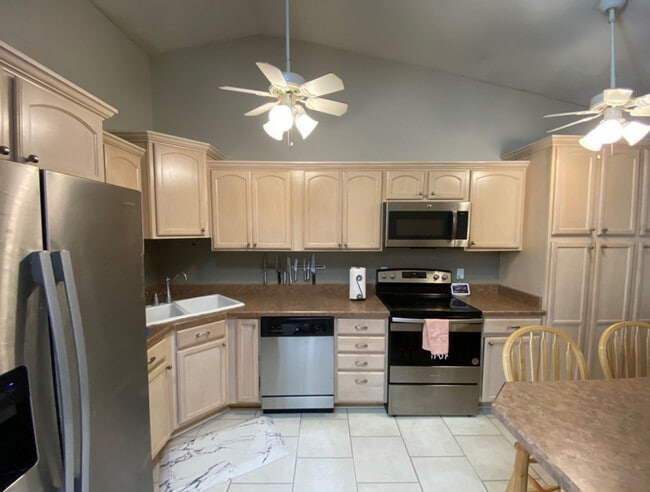 Building Photo - 809 Dora Ct