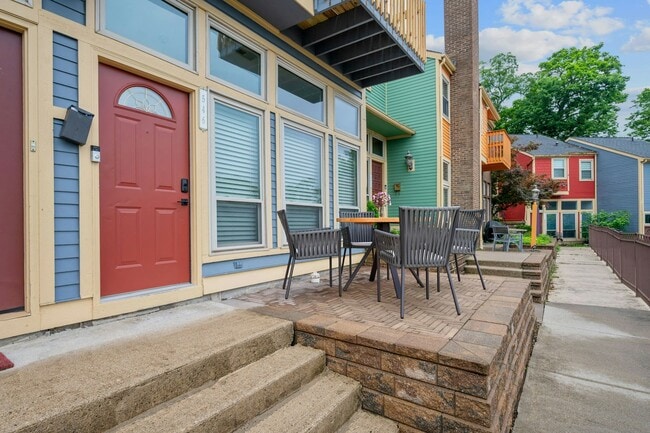Building Photo - 546 Tusculum Ave
