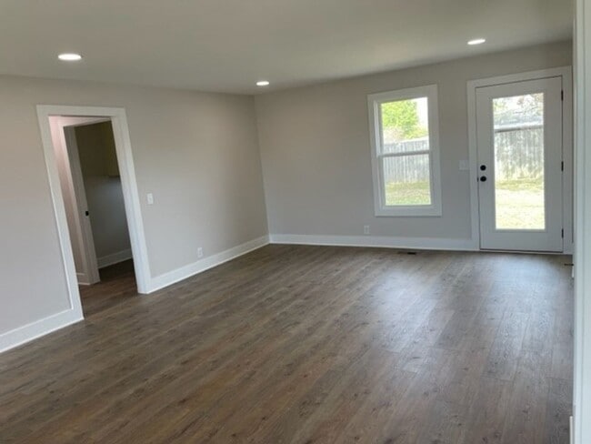 Building Photo - 64 E Caldwell St