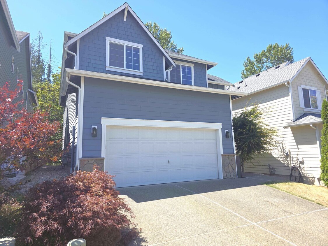 Foto principal - 4-bedroom, 2.5-bathroom home located in Fe...