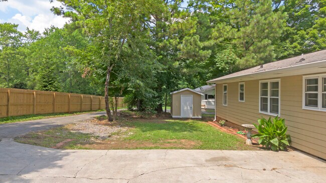 Foto del edificio - 3005 Pine Dr NE
