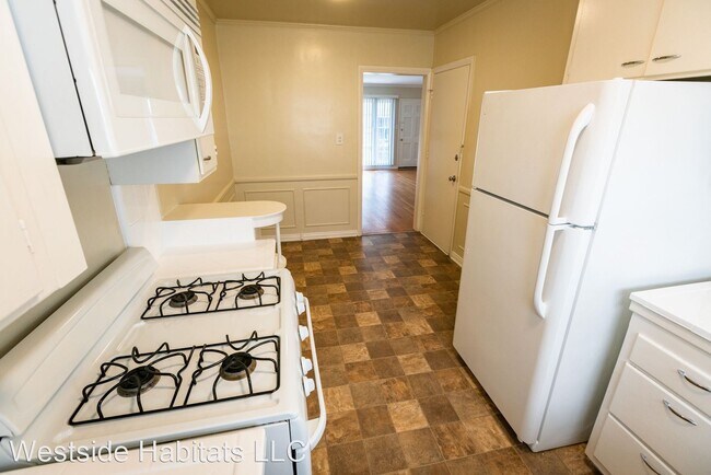 Building Photo - 1 br, 1 bath Apartment - 410 Veteran Avenue