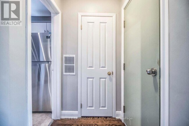 Photo du bâtiment - 66 Queensbury Ave