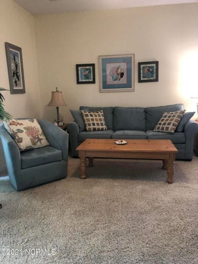 Foto del edificio - FULLY FURNISHED CONDO in sought-after Sea Trail subdivision!