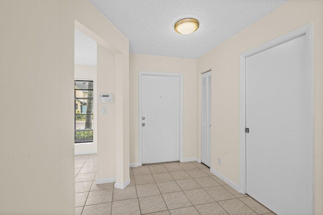 Building Photo - 9112 SW 21st Ct