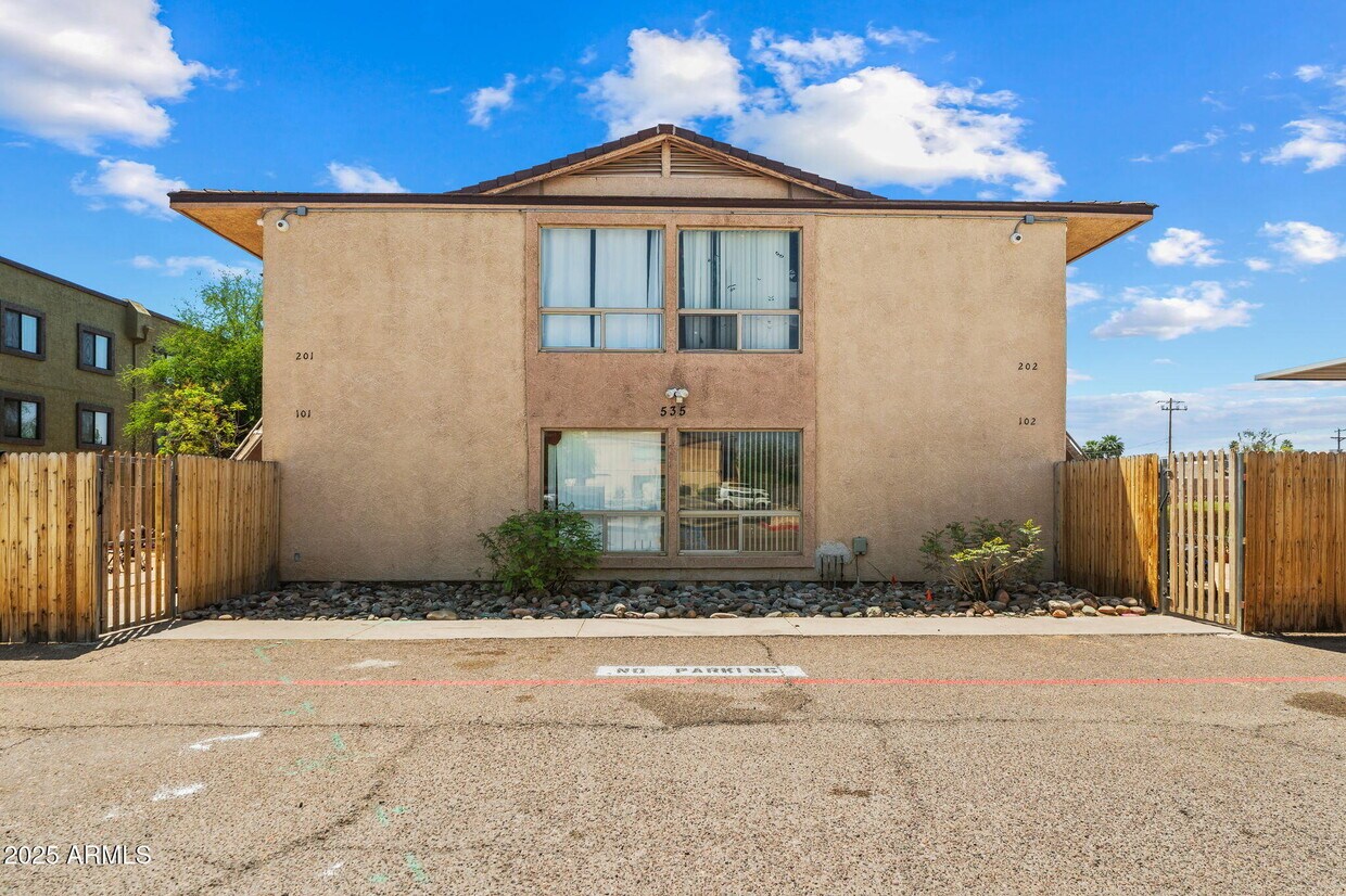 Foto principal - 535 W 9th St