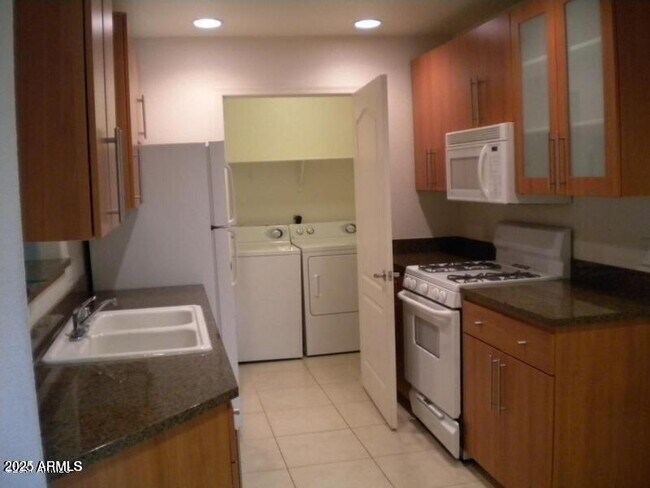 Foto del edificio - 6900 E Princess Dr