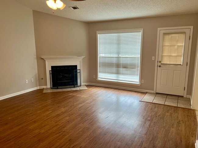 Building Photo - 2105 Sheffield Dr