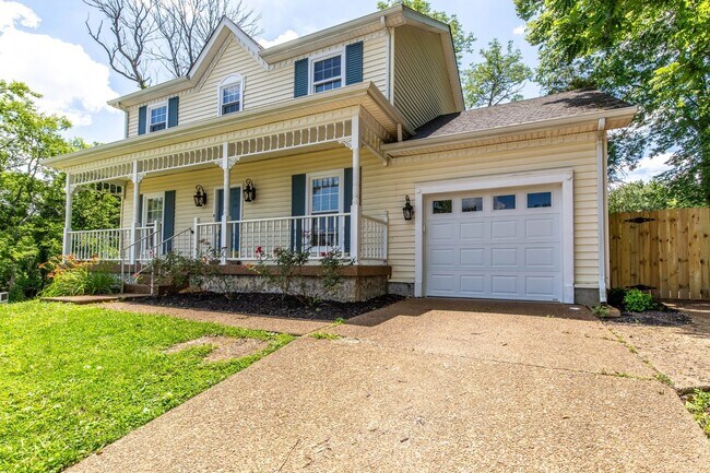 Building Photo - Charming Cul-de-Sac Home with Porch Swing & Wooded Views – 15 Mins from Nashville!
