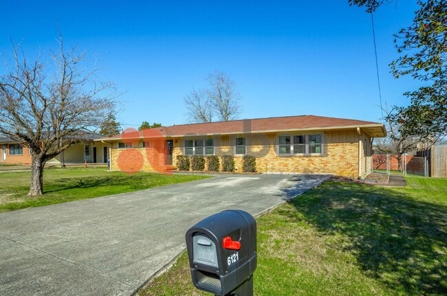 Building Photo - 6121 Sherwood Dr