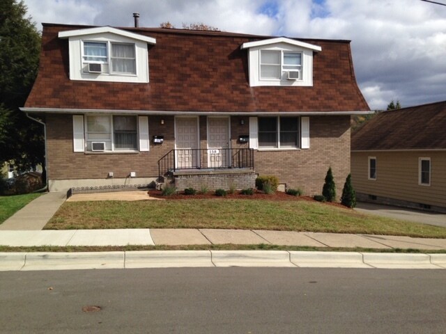 Primary Photo - 158 Albany Ave