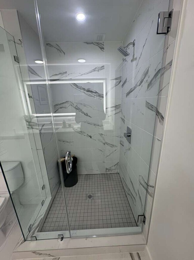 Foto del edificio - 1642 NE 124th Ln