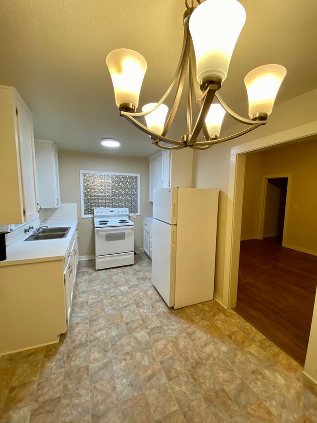 Foto del edificio - 2-Bedroom 1-Bath Duplex Unit for Lease in ...