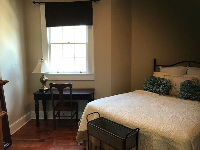 Foto del edificio - Charming 2BR Condo in Marigny