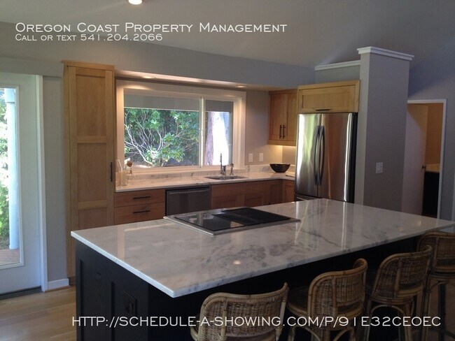 Foto del edificio - Golf Course frontage in Salishan!