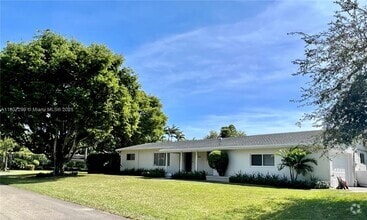 Building Photo - 5800 SW 100th St