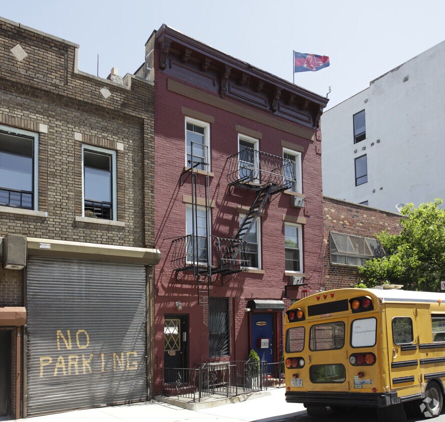 Primary Photo - 19 Carroll St