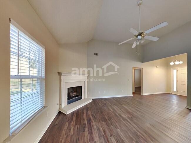 Building Photo - 590 Aristocrat Drive