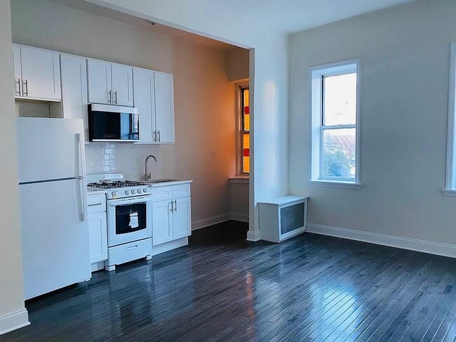 Building Photo - 42-22 Ketcham St