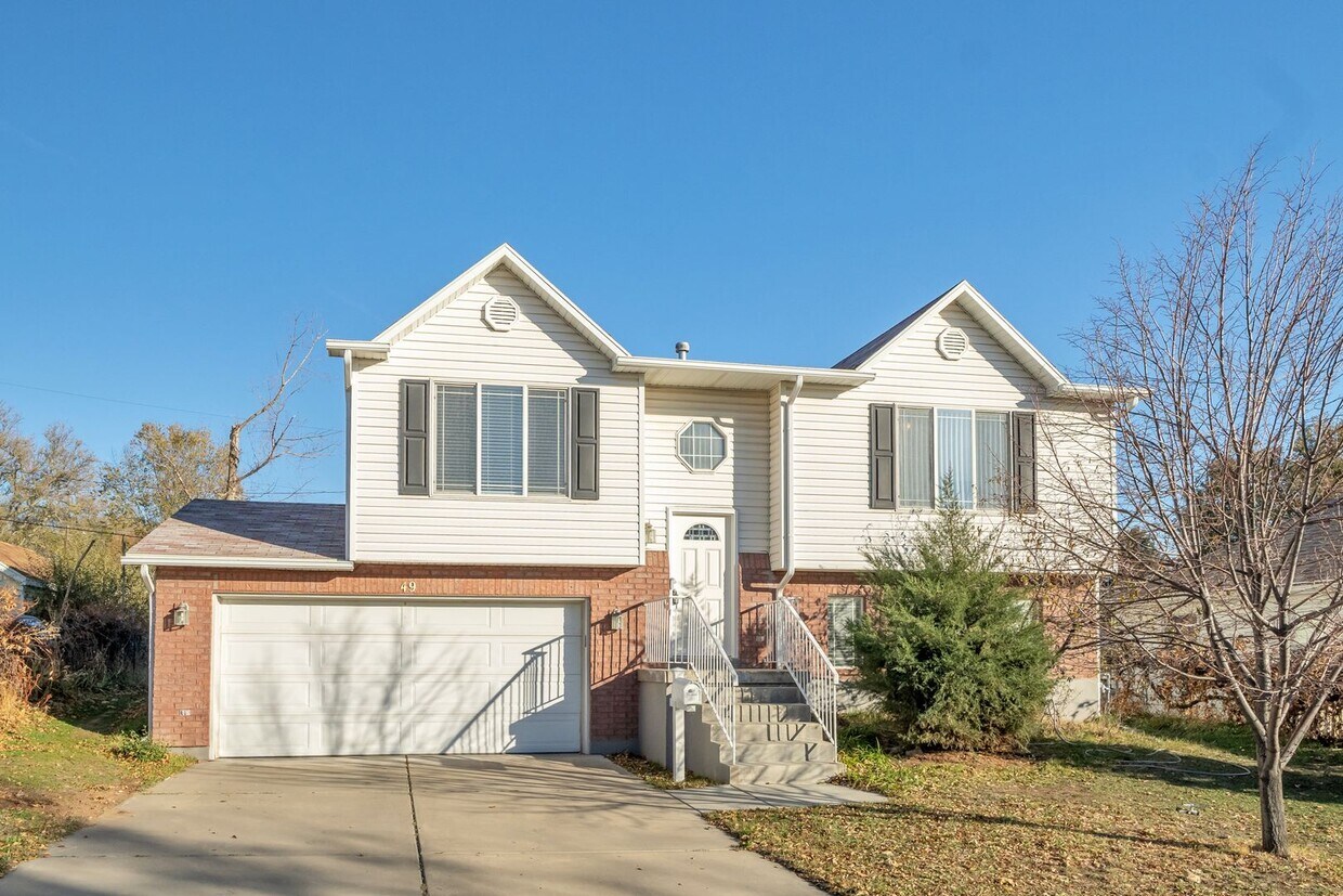 Foto principal - Amazing Pet Friendly 4 Bed 2 Bath Clearfie...