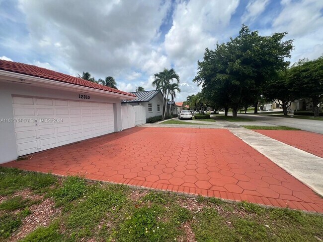Building Photo - 12310 SW 97th St