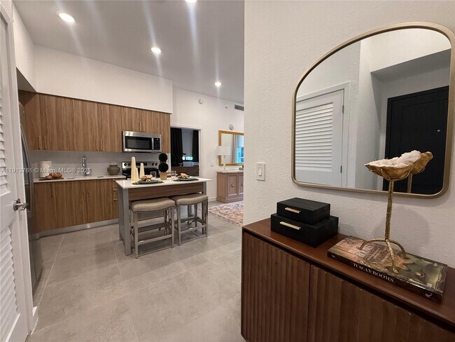 Building Photo - 2000 Van Buren St