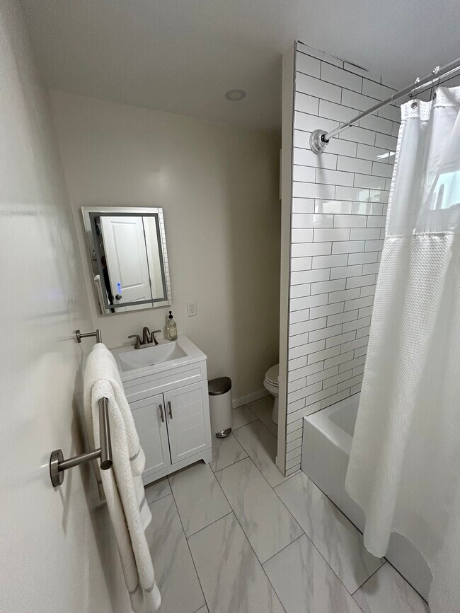 Foto del edificio - 1316 N Hollywood Way