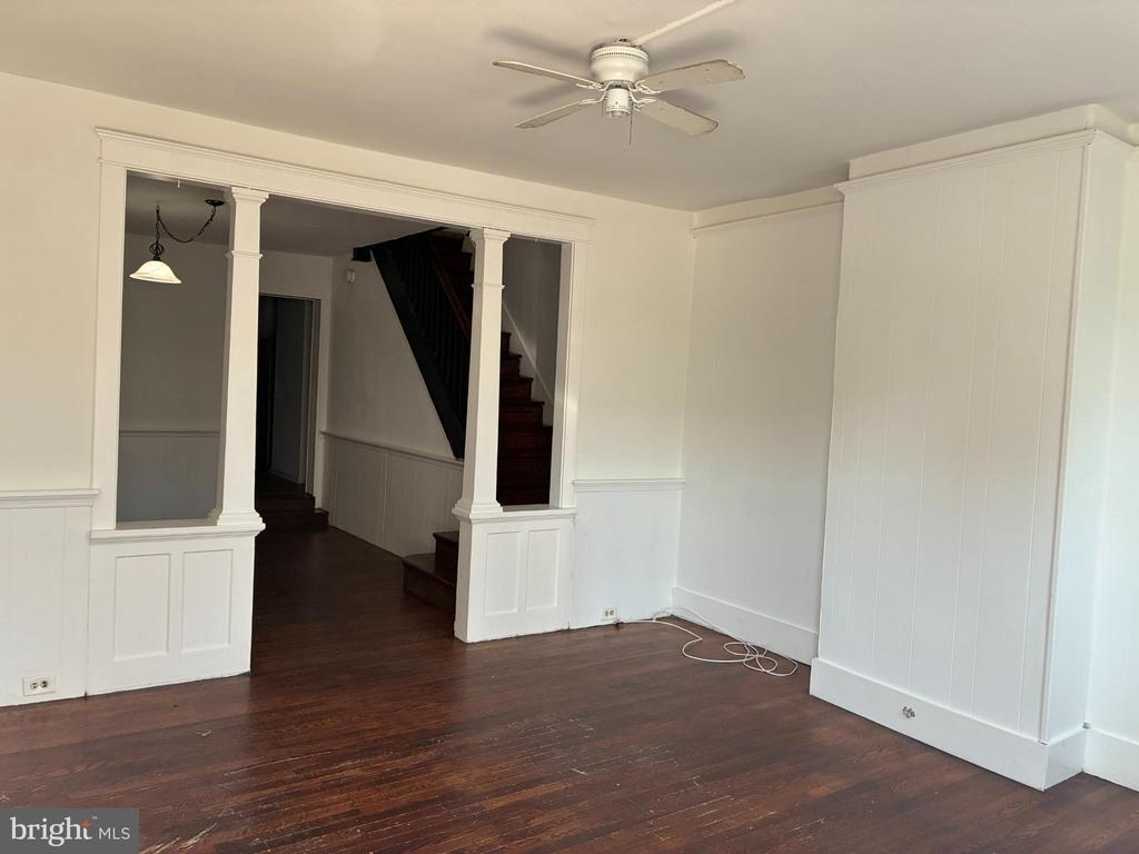 Building Photo - 204 E Elm St