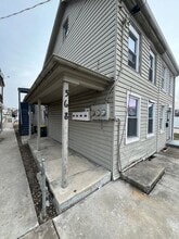 Building Photo - 568 S Main St