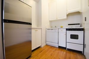 Building Photo - 402 W 54th St