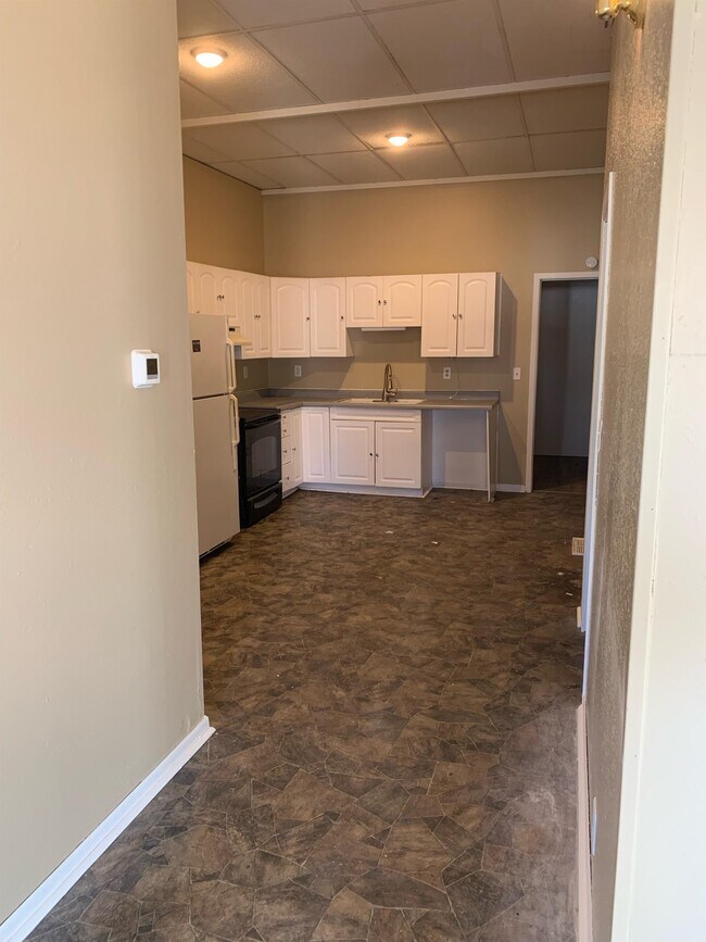 109 W Elk St, Hooper, NE 68031 Townhome Rentals in Hooper NE