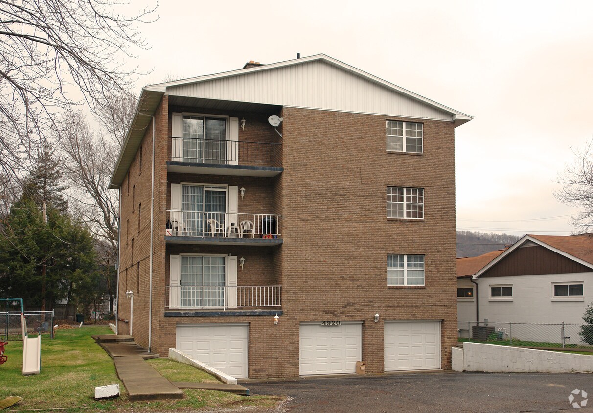 Primary Photo - 4920 Washington Ave