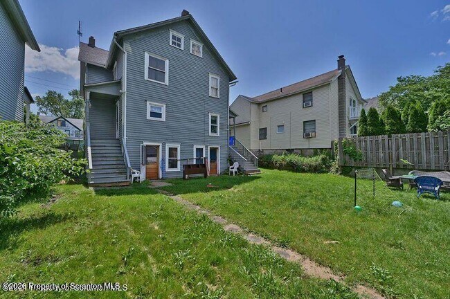 Foto del edificio - 1345 Monsey Ave
