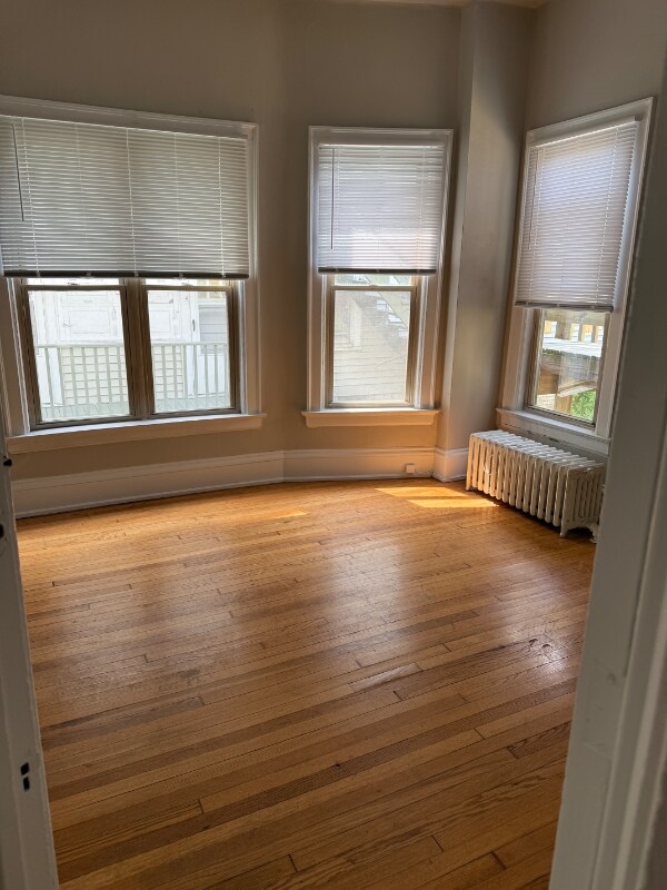 Foto del edificio - 2833 N Downer Ave