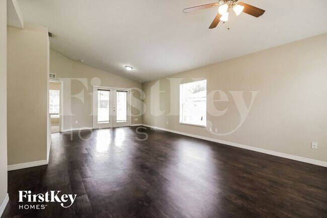 Foto del edificio - 206 Eagle Point Blvd