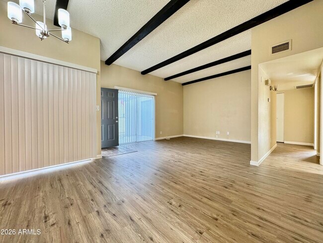 Foto del edificio - 2506 E 5th Pl