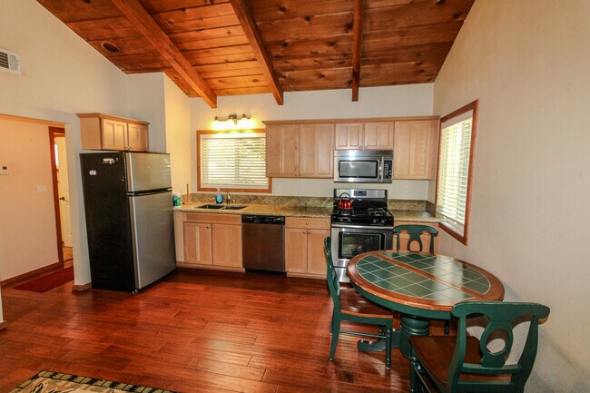 Foto del edificio - 40157 Highland Rd