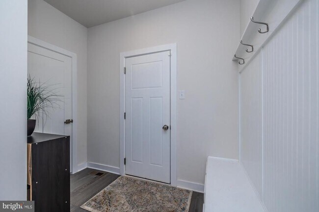 Building Photo - 523 Spring Manor Blvd