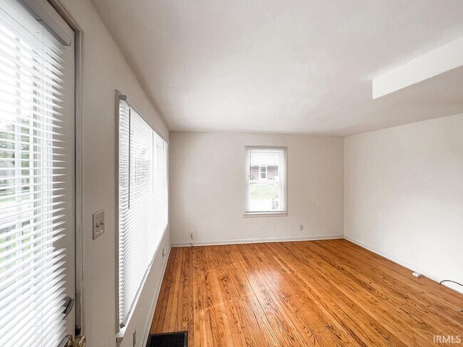 Building Photo - 330 N Roosevelt St