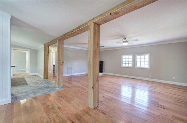 Foto del edificio - 838 Spring Place Rd NE