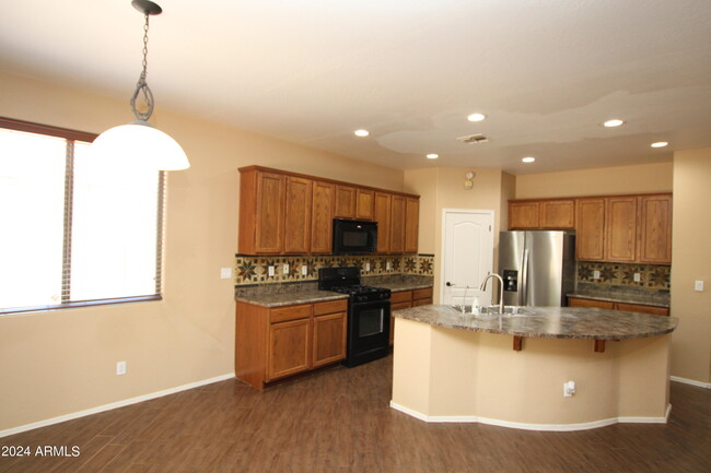 Building Photo - 11310 W Monte Vista Rd