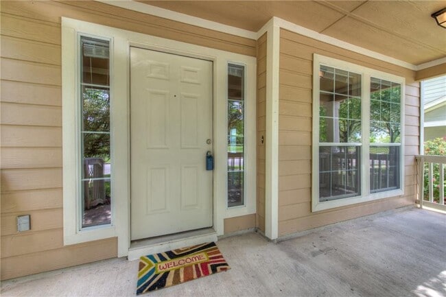 Building Photo - 411 Haupt