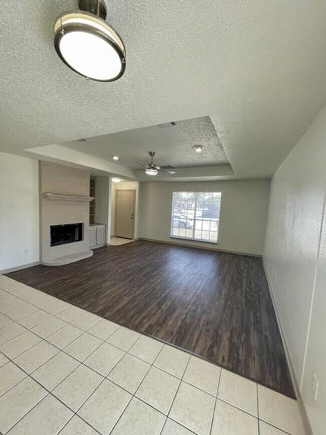Foto del edificio - 928 Briar Dr