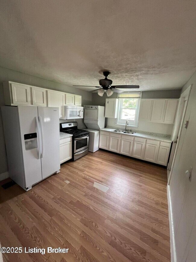 Foto del edificio - 1342 Hickory St