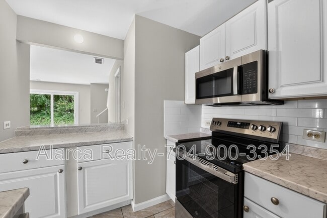 Building Photo - 3134 Driftwood Dr