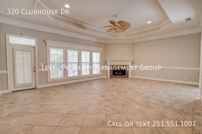 Building Photo - 320 Clubhouse Dr